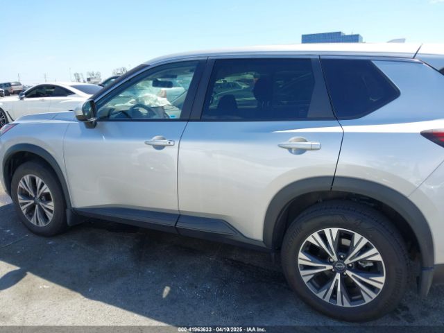 JN8BT3BA8PW431060 Nissan Rogue Sv Fwd