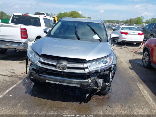 5TDKZRFH3HS524249 Toyota Highlander Xle