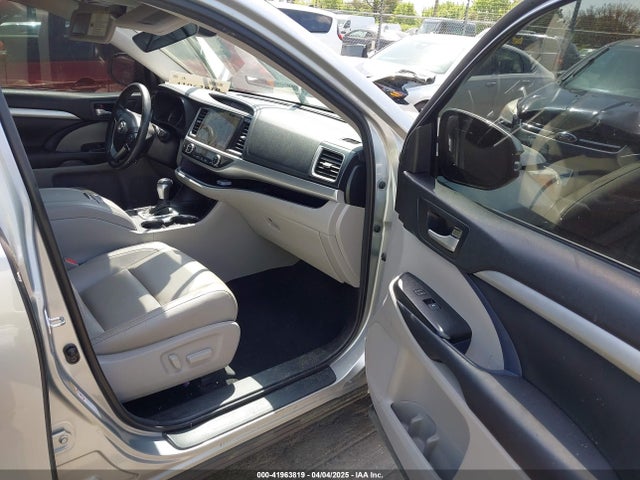 5TDKZRFH3HS524249 Toyota Highlander Xle