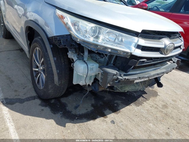 5TDKZRFH3HS524249 Toyota Highlander Xle