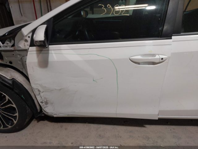 5YFBURHE6FP235857 Toyota Corolla S Plus