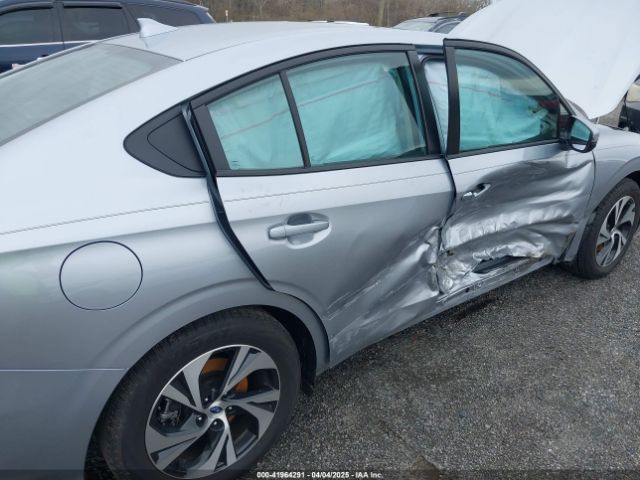 4S3BWAF68P3015721 Subaru Legacy Premium