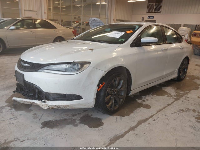 Chrysler 200 S 2015 1C3CCCBG4FN600570 Image 2