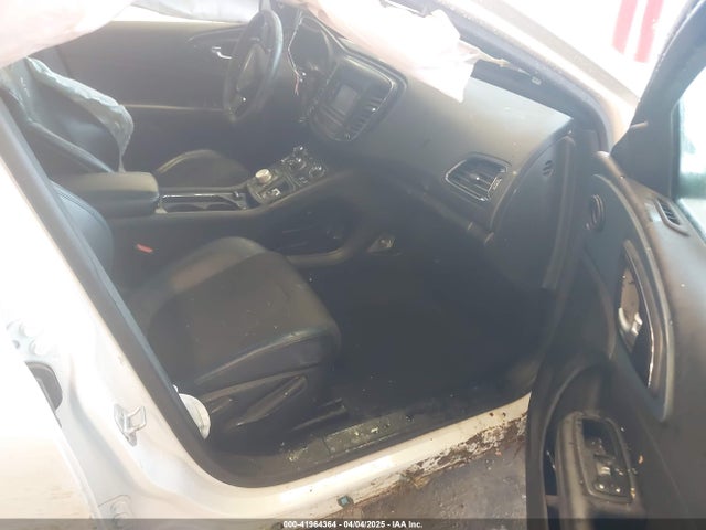 Chrysler 200 S 2015 1C3CCCBG4FN600570 Image 5