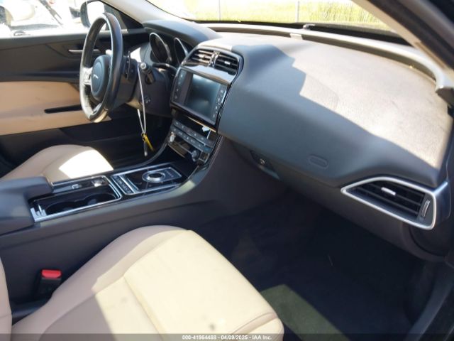 2018 JAGUAR XE SAJAR4FN2JCP18168 Photo 4