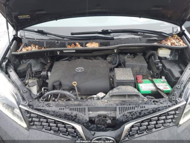 5TDXZ3DC5JS937838 Toyota Sienna Se 8 Passenger