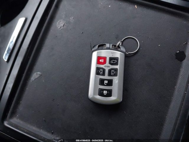 5TDXZ3DC5JS937838 Toyota Sienna Se 8 Passenger