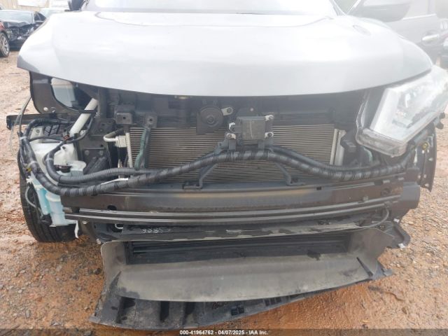 5N1AT2MV6JC769501 Nissan ROGUE SV
