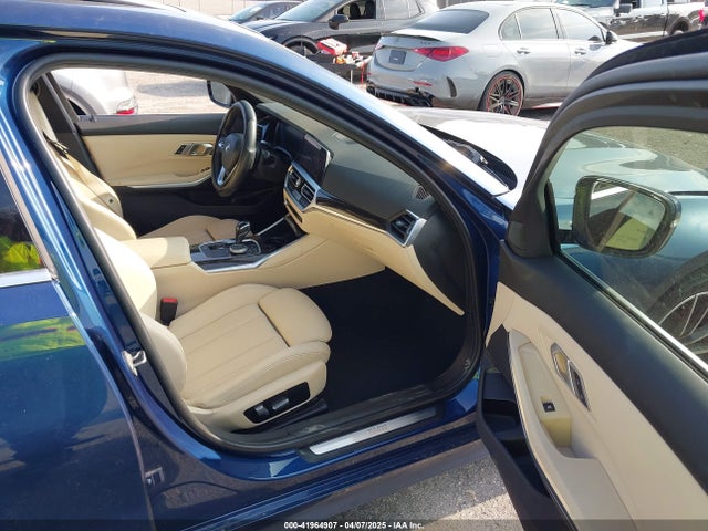3MW5R1J00M8C11837 BMW 330I