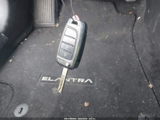 5NPLL4AG4NH053284 Hyundai ELANTRA SE