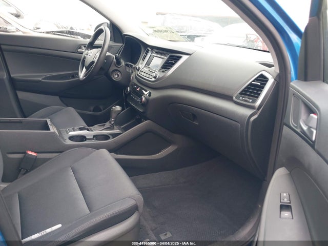 KM8J23A48JU635328 Hyundai TUCSON SE