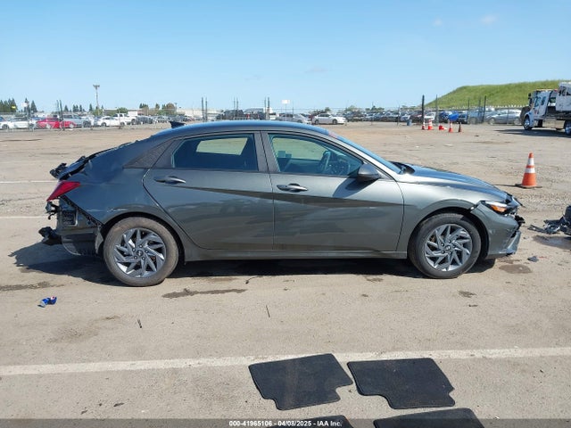 KMHLM4DG8RU807075 Hyundai ELANTRA SEL