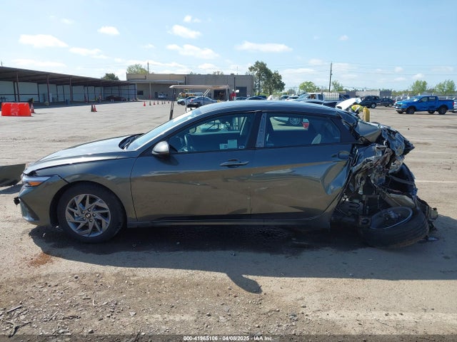 KMHLM4DG8RU807075 Hyundai ELANTRA SEL