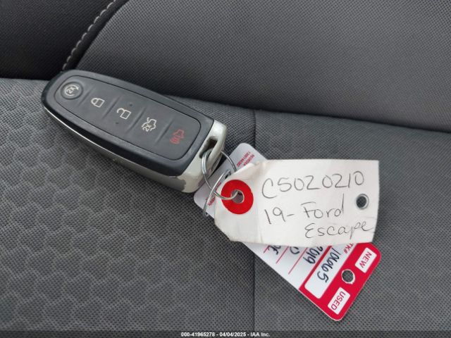 1FMCU0GD0KUA82121 Ford ESCAPE SE