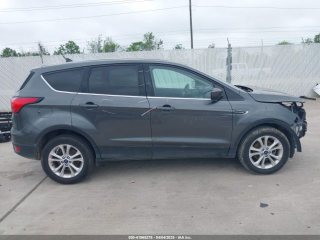1FMCU0GD0KUA82121 Ford ESCAPE SE