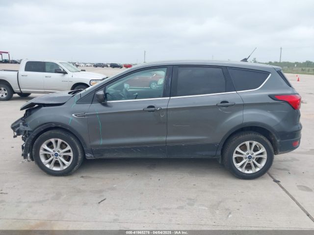 1FMCU0GD0KUA82121 Ford ESCAPE SE