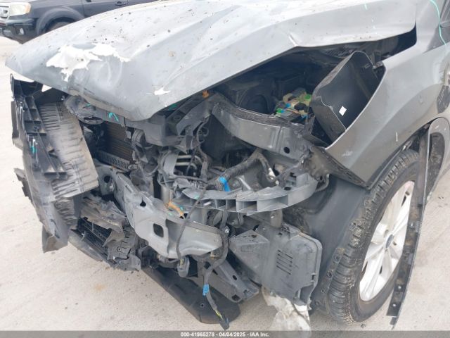 1FMCU0GD0KUA82121 Ford ESCAPE SE