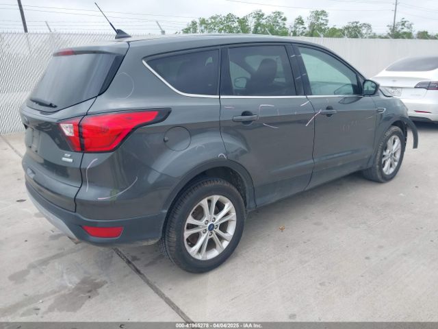 1FMCU0GD0KUA82121 Ford ESCAPE SE