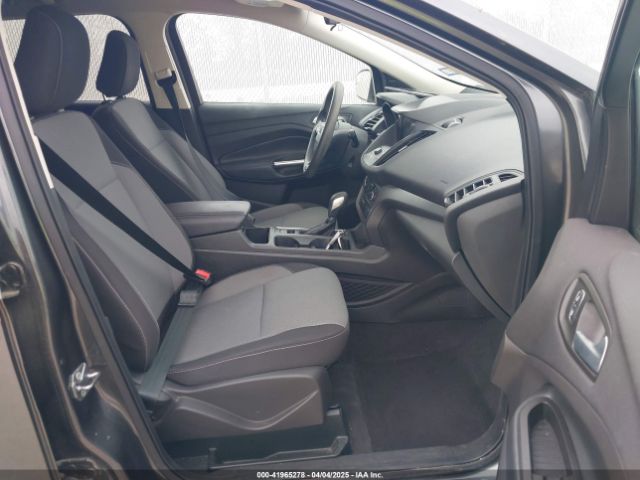 1FMCU0GD0KUA82121 Ford ESCAPE SE