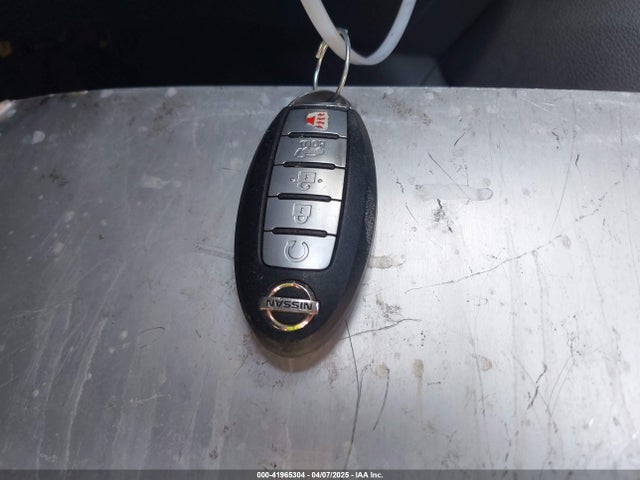 KNMAT2MT8KP506083 Nissan ROGUE SV