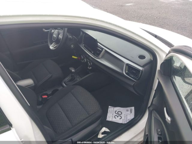 3KPA25AD1NE437453 KIA Rio 5-door S