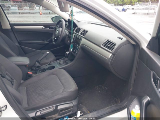 1VWAT7A38GC056495 Volkswagen Passat 1.8t S
