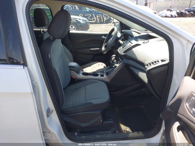 1FMCU9GX5GUA68950 Ford ESCAPE SE