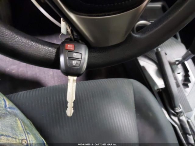 JTMBFREV3FJ038776 Toyota RAV4 LE