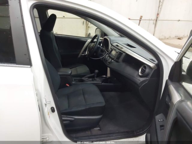 JTMBFREV3FJ038776 Toyota RAV4 LE