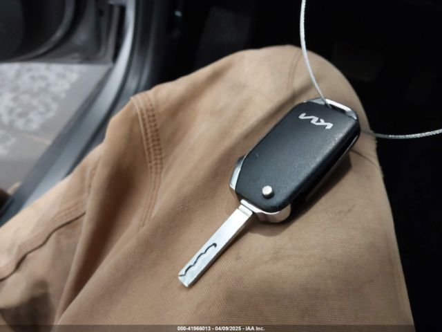 3KPF24AD9PE599897 KIA Forte Lxs