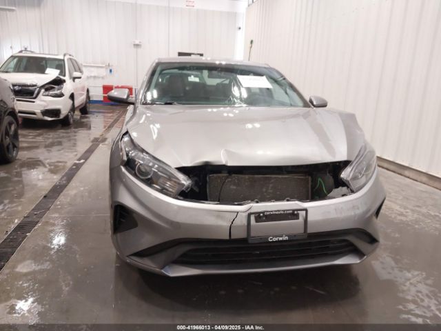 3KPF24AD9PE599897 KIA Forte Lxs