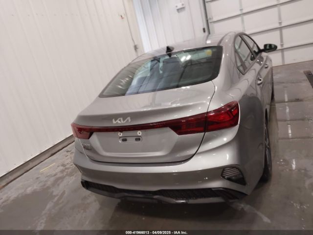 3KPF24AD9PE599897 KIA Forte Lxs