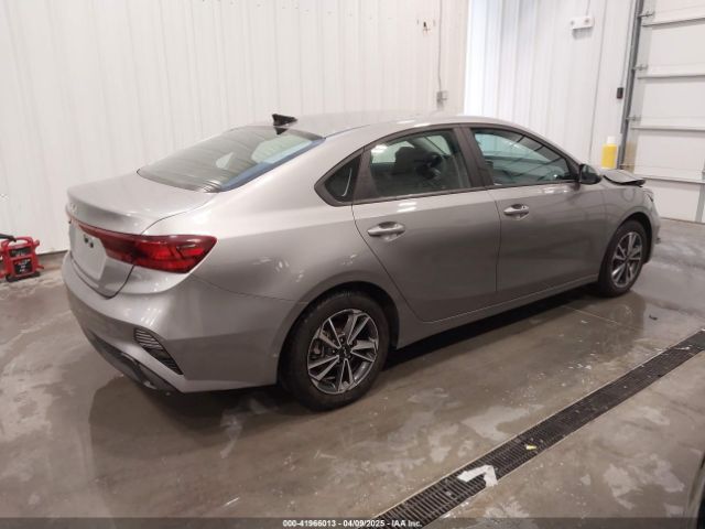 3KPF24AD9PE599897 KIA Forte Lxs