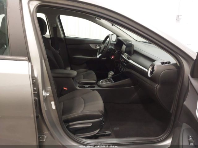 3KPF24AD9PE599897 KIA Forte Lxs