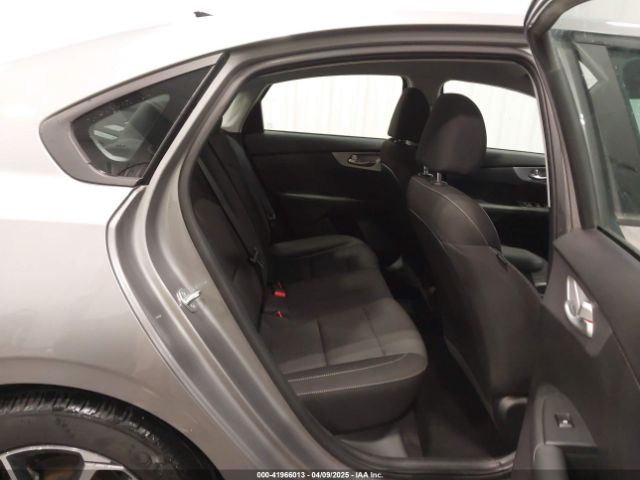 3KPF24AD9PE599897 KIA Forte Lxs