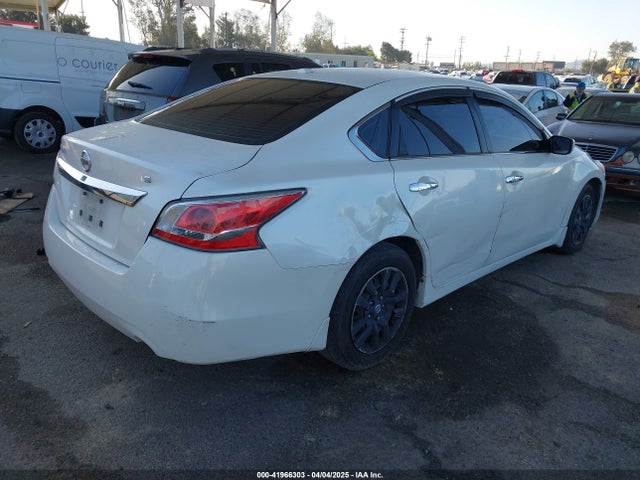 Nissan Altima 2.5 S 2015 1N4AL3AP6FC228428 Image 4