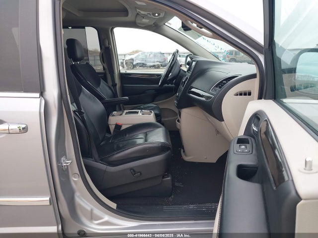 2C4RC1GG6GR255114 Chrysler Town & Country Limited Platinum