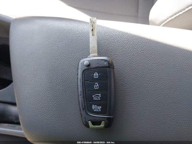 KMHLL4AG8MU181236 Hyundai ELANTRA SE