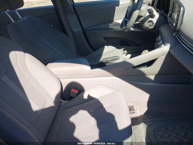 KMHLL4AG8MU181236 Hyundai ELANTRA SE