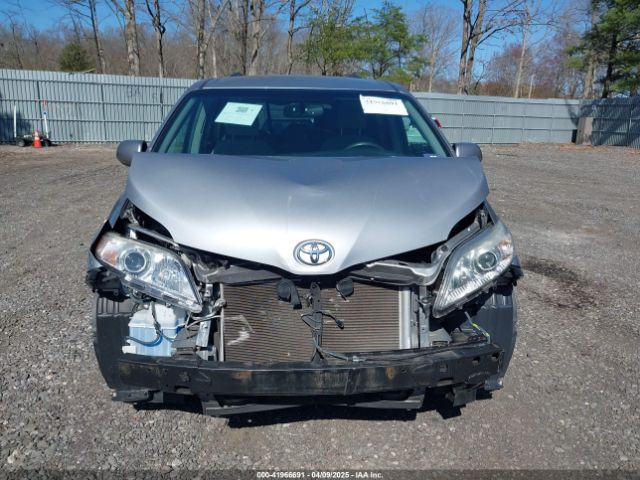 5TDKZ3DC8HS816970 Toyota Sienna Le 8 Passenger
