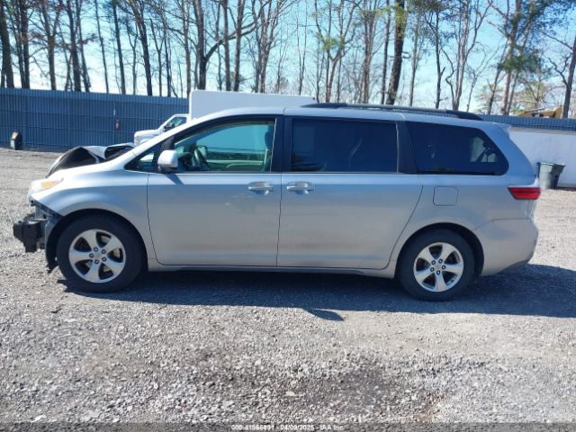5TDKZ3DC8HS816970 Toyota Sienna Le 8 Passenger