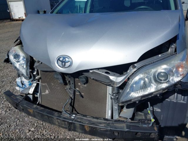5TDKZ3DC8HS816970 Toyota Sienna Le 8 Passenger