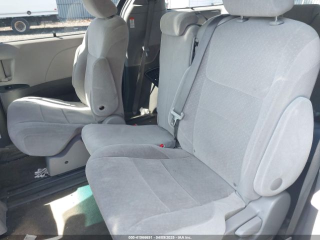 5TDKZ3DC8HS816970 Toyota Sienna Le 8 Passenger
