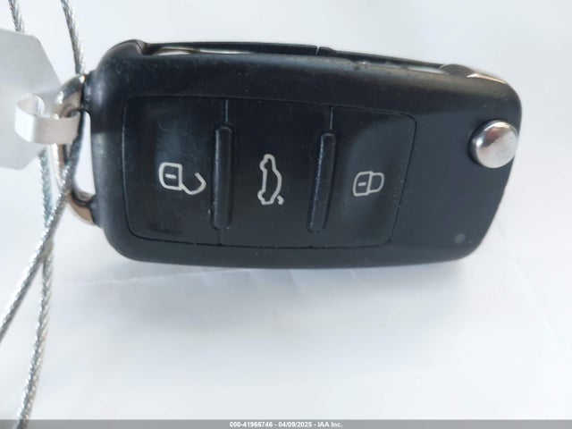 3VW5A7AT8FM818972 Volkswagen Beetle 2.0l Tdi