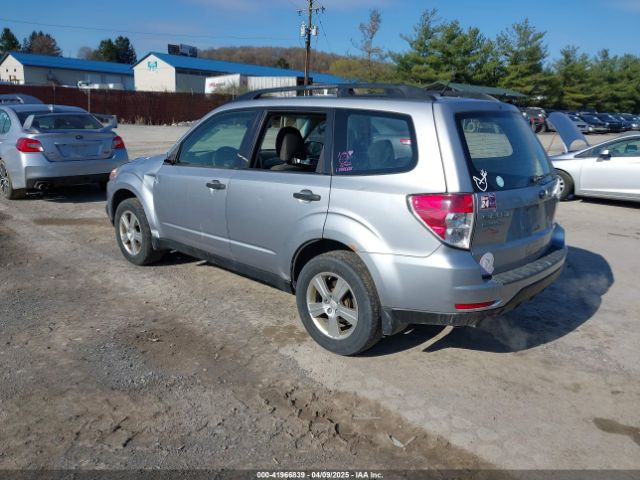 2013 SUBARU FORESTER JF2SHABC1DH424231 Photo 2