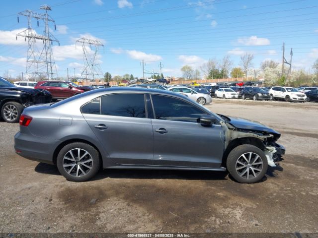 3VWDB7AJ3JM263459 Volkswagen Jetta 1.4t Se/1.4t Wolfsburg Edition
