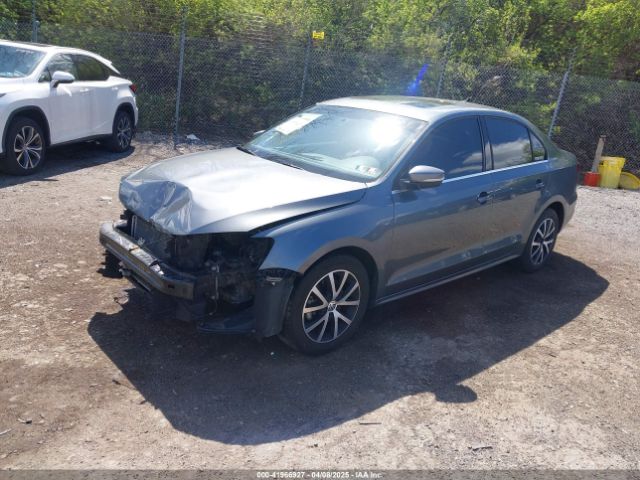 3VWDB7AJ3JM263459 Volkswagen Jetta 1.4t Se/1.4t Wolfsburg Edition
