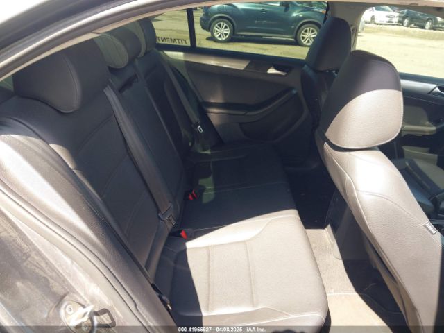 3VWDB7AJ3JM263459 Volkswagen Jetta 1.4t Se/1.4t Wolfsburg Edition
