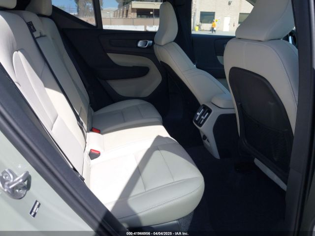 YV4L12UE6S2521630 Volvo Xc40 B5 Plus Bright Theme