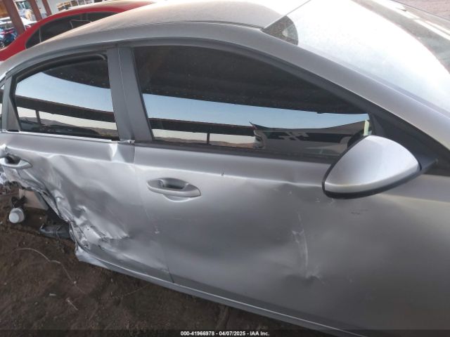 3KPF24AD3ME286078 KIA Forte Lxs